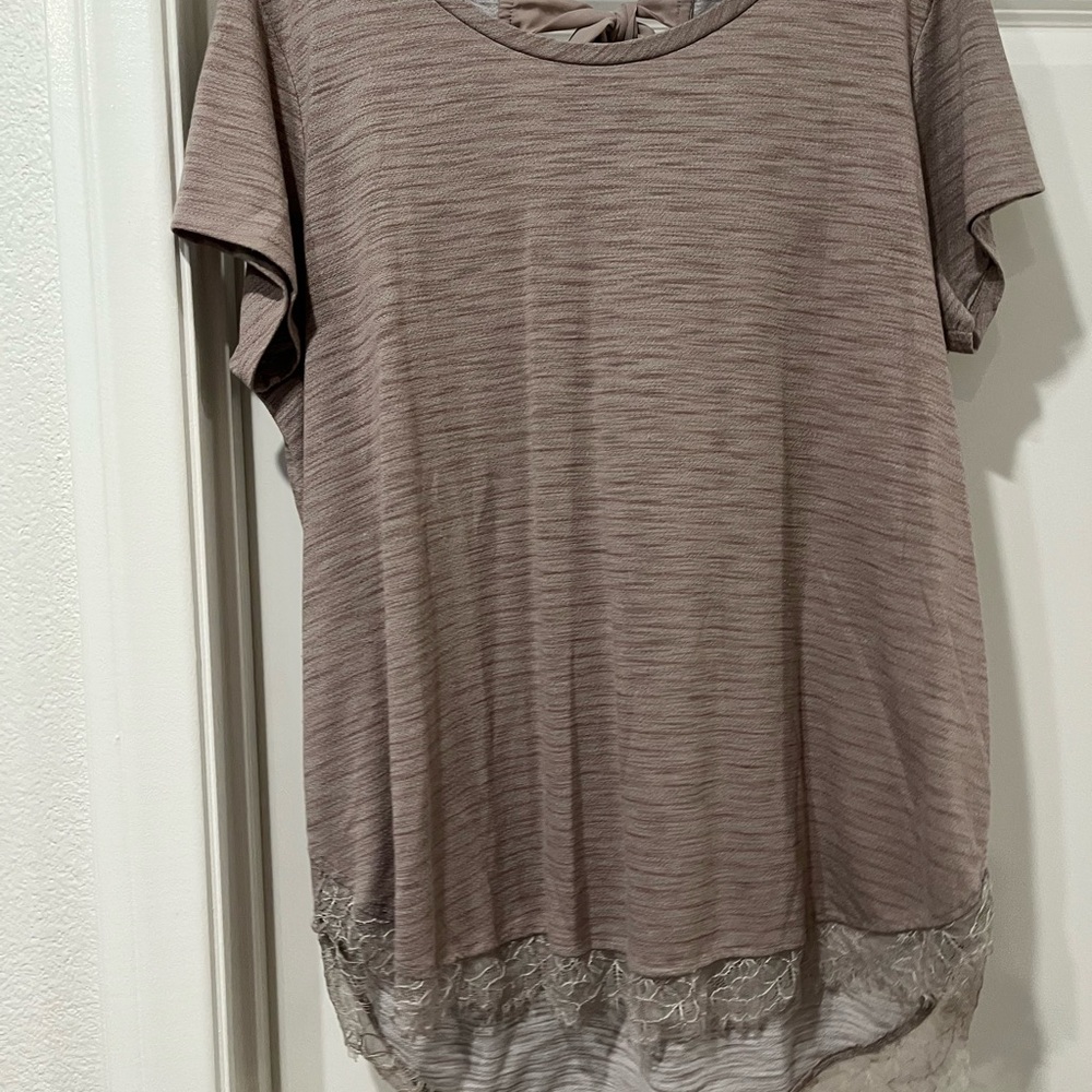 LC Lauren Conrad Mauve Lace Trim Tee